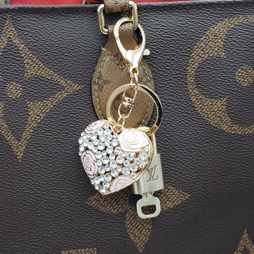 LV Gold Padlock & Key 🔒 Authentic Louis Vuitton Bag Unbranded Heart Charm - Picture 8 of 8